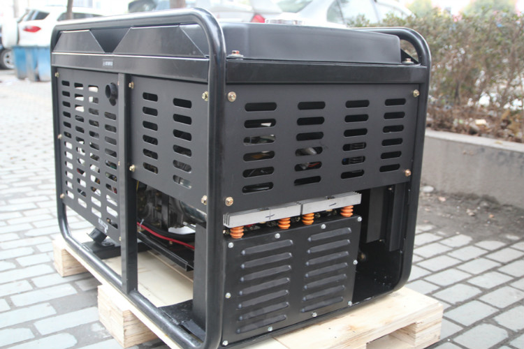 小型柴油發(fā)電機的電力供應(yīng)穩(wěn)定性:持續(xù)供電的保證 小型柴油發(fā)電機的電力供應(yīng)穩(wěn)定性:持續(xù)供電的保證